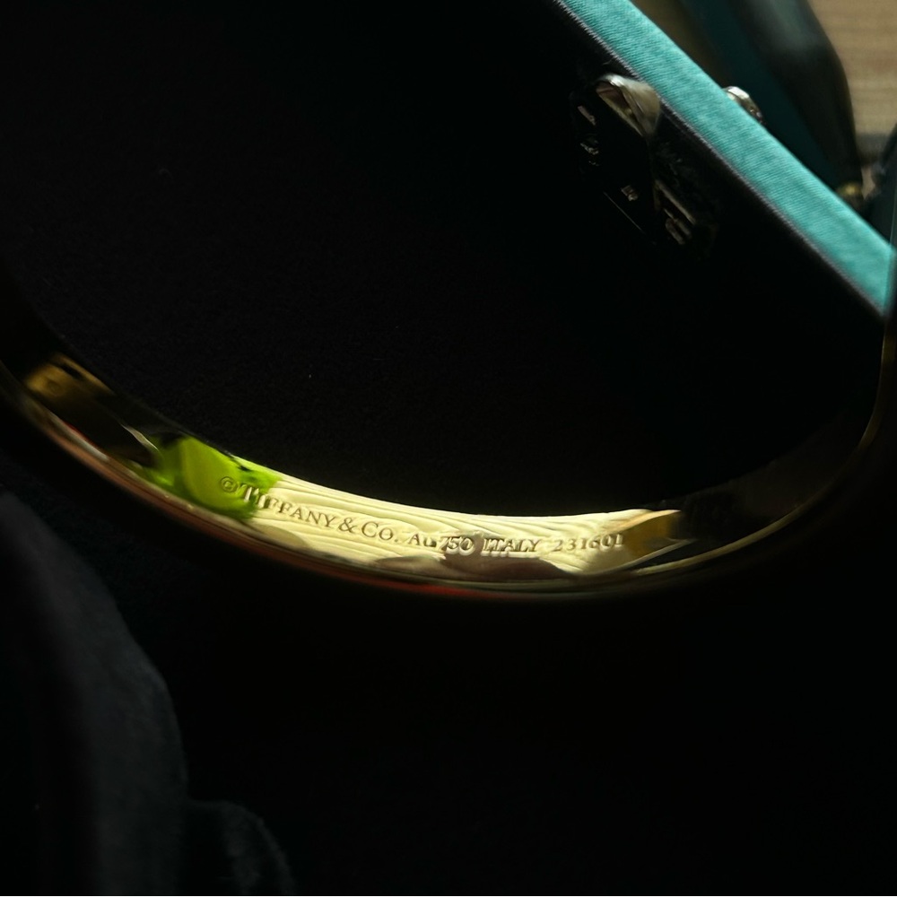 Tiffany lock bracelet 18k gold (never worn in original box)